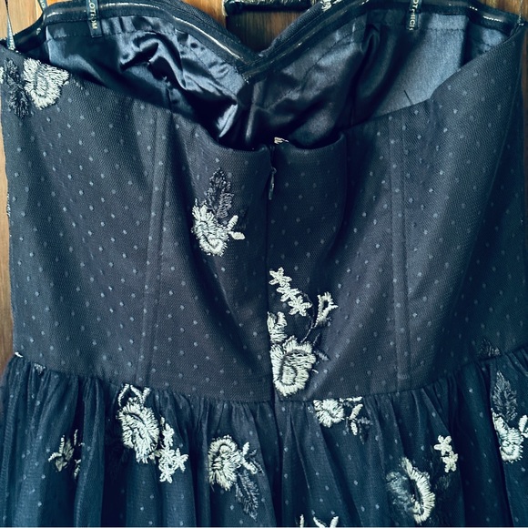 Chi chi London semi-formal midi a chiffon dress - Picture 3 of 5